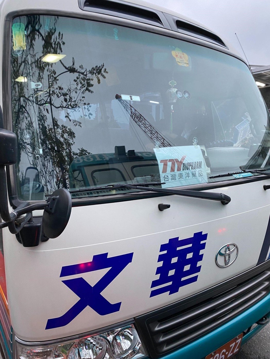 台灣東洋推出防疫專車，以其降低員工搭乘大眾交通工具的感染風險。台灣東洋/提供。